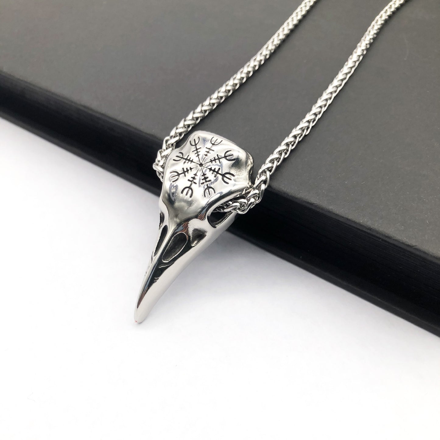 Silver Raven Necklace – A Relic of Wisdom and Mystery