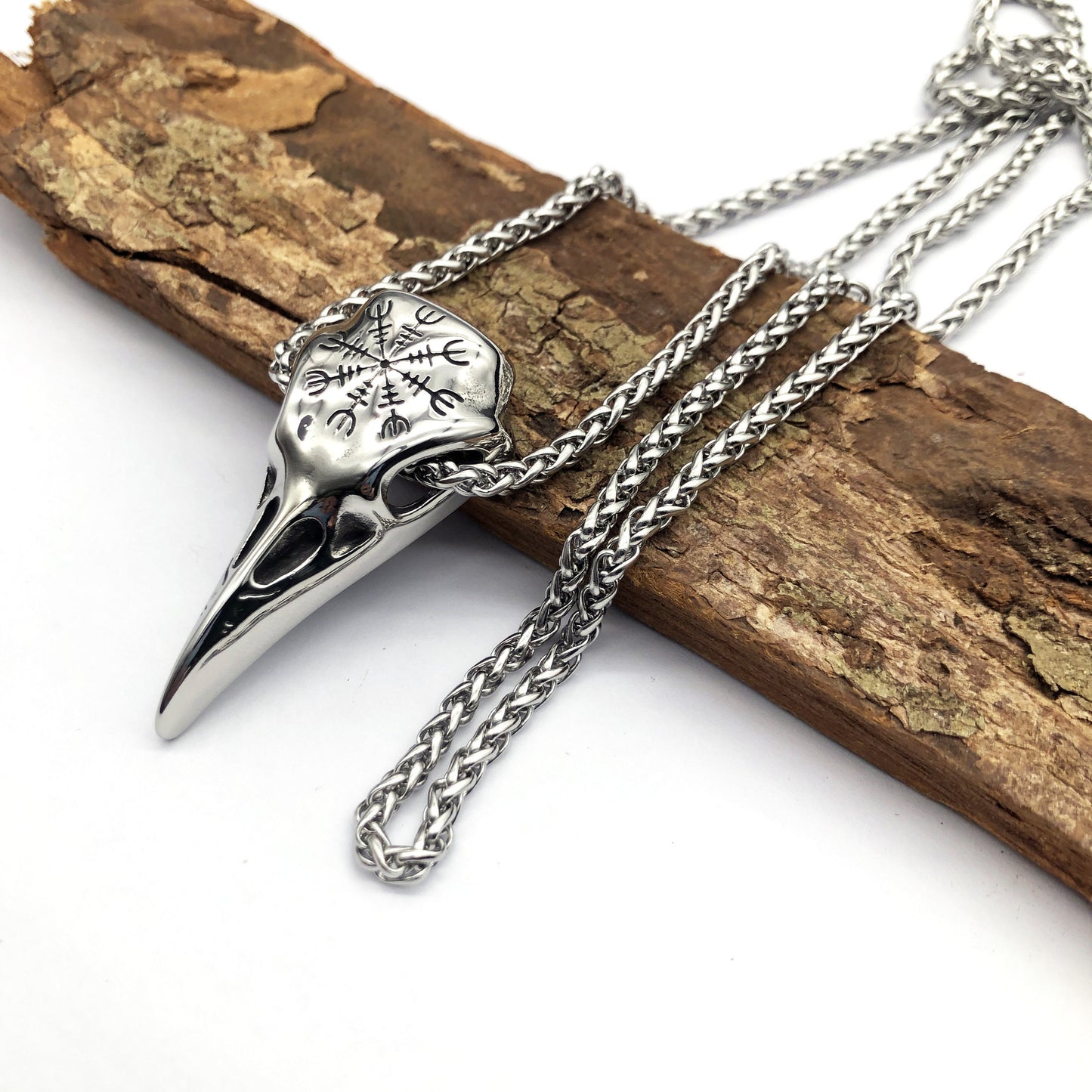 Silver Raven Necklace – A Relic of Wisdom and Mystery